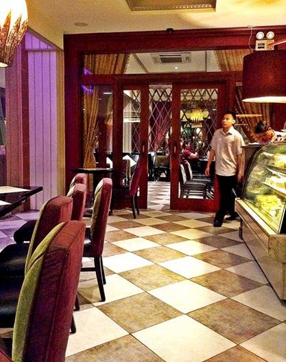 Cozy ambiance, wide selection of desserts